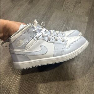 Jordan Kids Sneakers in White and Gray